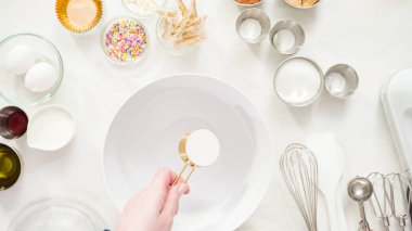 Tek boynuzlu at kekleri pişiriyorum.