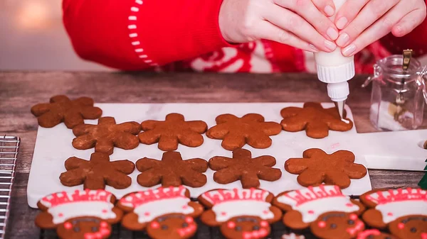 Διακοσμώντας τα cookies — Φωτογραφία Αρχείου