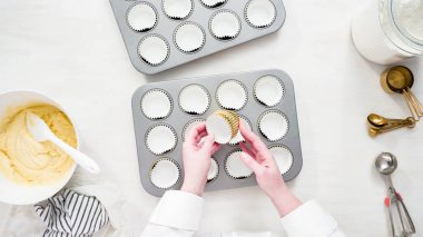 Vanilyalı kek yapıyorum.