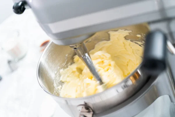 Cobertura com creme de manteiga — Fotografia de Stock
