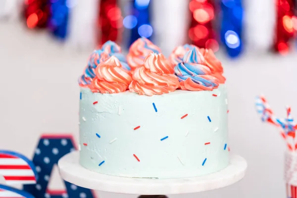 Vanilla round cake — Stock Photo, Image