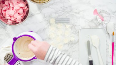 Çikolata şekerleri erir.