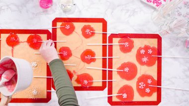 Büyük ev yapımı lolipoplar.