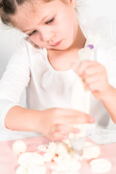 Baking cupcakes — Stock Photo, Image