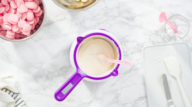 Çikolata şekerleri erir.