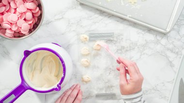 Çikolata şekerleri erir.