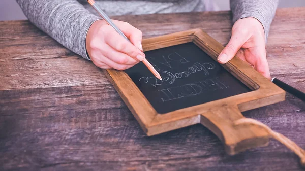 Psaní na tabuli křídou — Stock fotografie