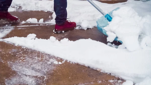 Snow shoveling — Stock Photo, Image