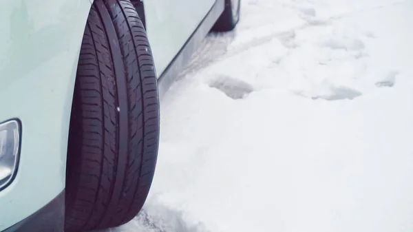 Carro na neve — Fotografia de Stock