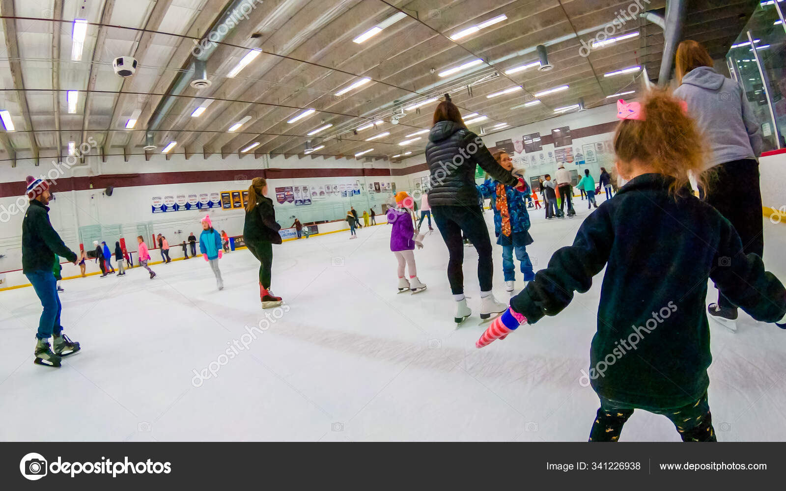 Public ice skating Stock Editorial Photo © urban_light 341226938