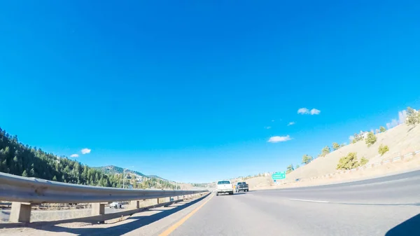 Jazda na autostradzie interstate highway — Zdjęcie stockowe