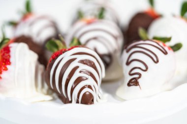 çikolata batırılmış çilek