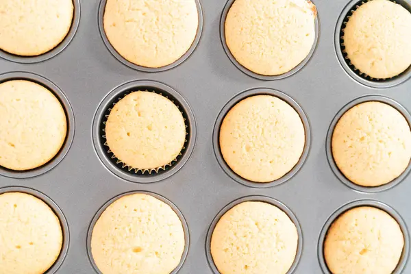 Cozinhar cupcakes — Fotografia de Stock