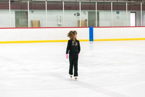 Patinador artístico jovem — Fotografia de Stock