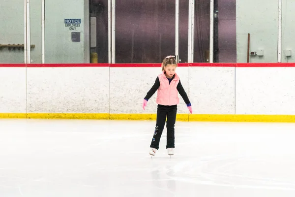 Jonge kunstschaatsster — Stockfoto