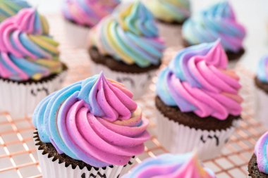 Tek boynuzlu at cupcakes
