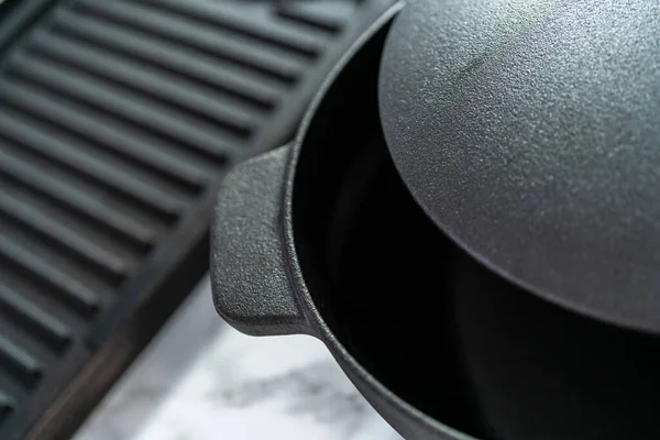 Cast iron frying pan — Stock Photo, Image