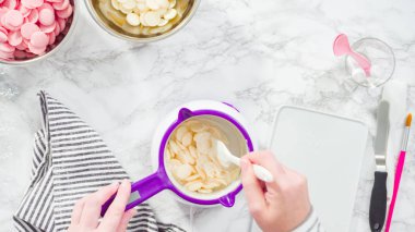 Çikolata şekerleri erir.