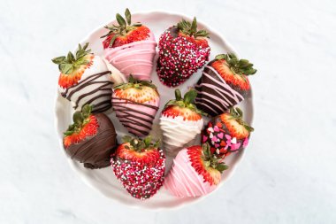 çikolata batırılmış çilek