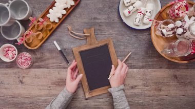 Tebeşir tahtaya yazma