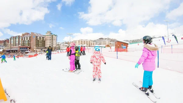 Learning how to ski — Stock Photo, Image