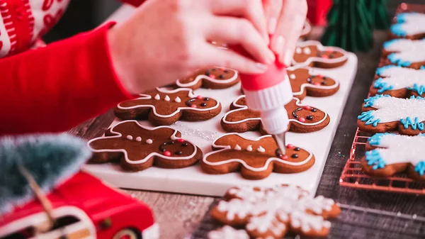 Decorating cookies