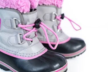 Çocuklar kış lık botlar