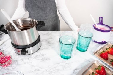 çikolata batırılmış çilek