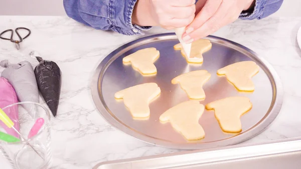 Decorating sugar cookies — Stock Photo, Image