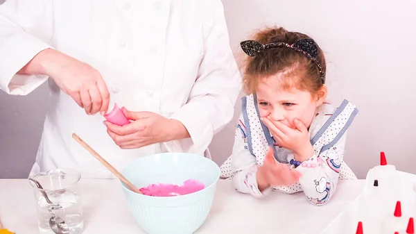 Pas Pas Mélange Glaçage Royal Pour Décorer Les Biscuits Sucre — Photo