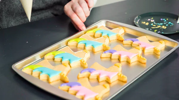 Décorer Les Biscuits Sucre Licorne Avec Glaçage Royal Multicolore — Photo
