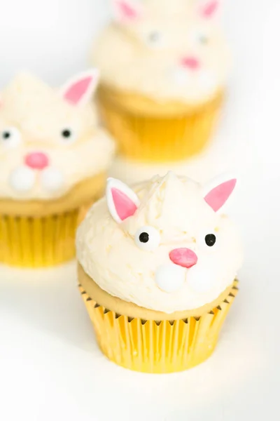 Cupcake Coniglio Pasquale Sfondo Bianco — Foto Stock