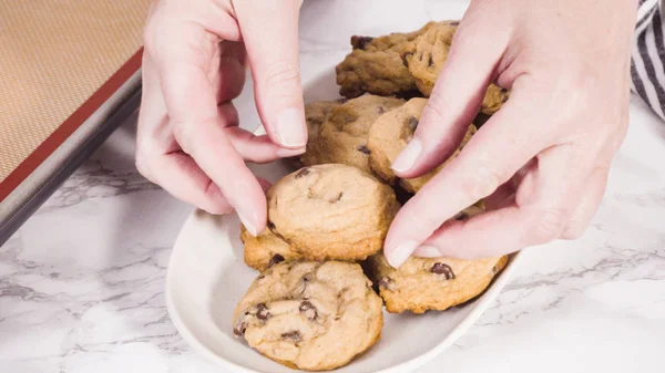 Step Step Scooping Homemade Chocolate Chip Cookies Metal Dough Scoop — Stock Photo, Image