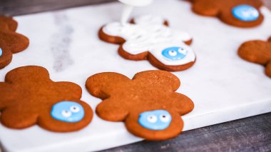 Adım adım. Noel için kraliyet kremalı zencefilli ekmek ve şekerli kurabiyeler..