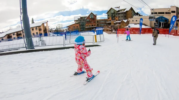 Steamboat Springs Colorado Usa Joulukuu 2018 Lapset Oppivat Alppihiihtämään Oppimiskukkulalla — kuvapankkivalokuva