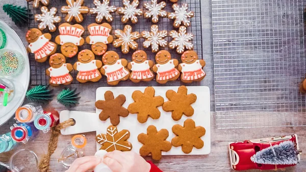 Passo Passo Deitado Decoração Biscoitos Gengibre Com Cereja Real — Fotografia de Stock