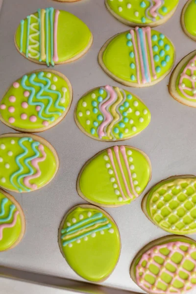 Ostern Zuckerkekse Mit Königlicher Glasur Verschiedenen Farben Dekoriert — Stockfoto