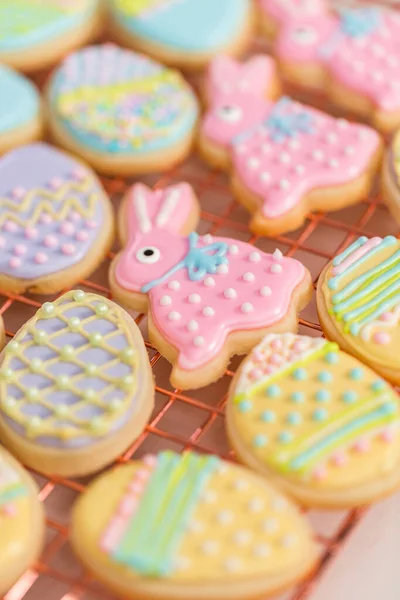 Galletas Azúcar Pascua Decoradas Con Glaseado Real Diferentes Colores — Foto de Stock