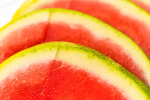 Skivning Röd Fröfri Vattenmelon Vit Skärbräda — Stockfoto