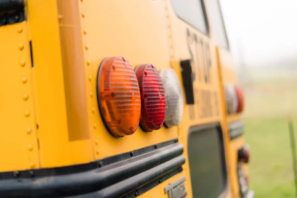 Detailní Záběry Žlutého Školního Autobusu Výlet — Stock fotografie