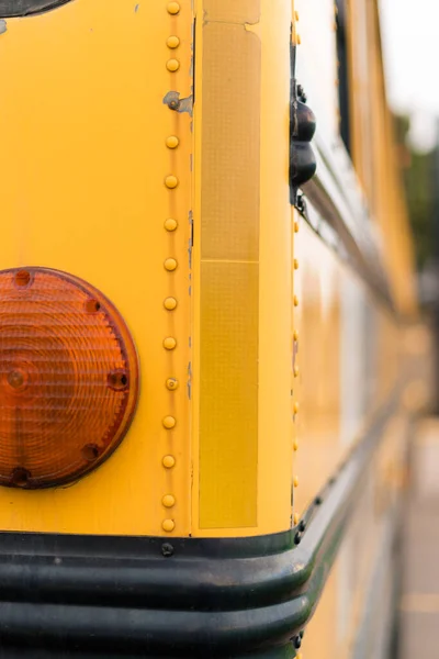 Detailní Záběry Žlutého Školního Autobusu Výlet — Stock fotografie