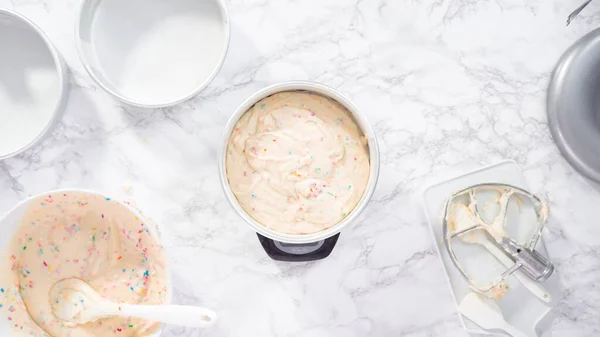 Pose Plate Pas Pas Mesurer Pâte Gâteau Funfetti Sur Une — Photo