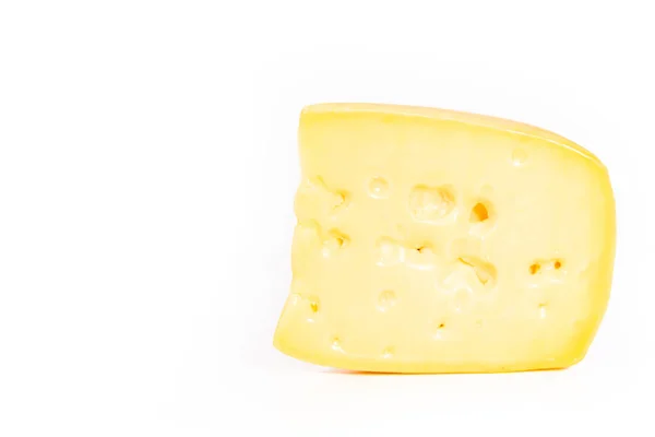 Große Scheibe Halbweicher Magerkäse Auf Weißem Hintergrund — Stockfoto