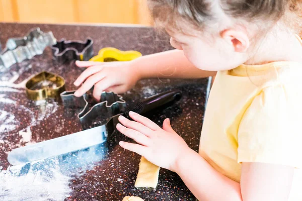 Little Girl Baking Sugar Cookies Kitchen — Stock Photo, Image