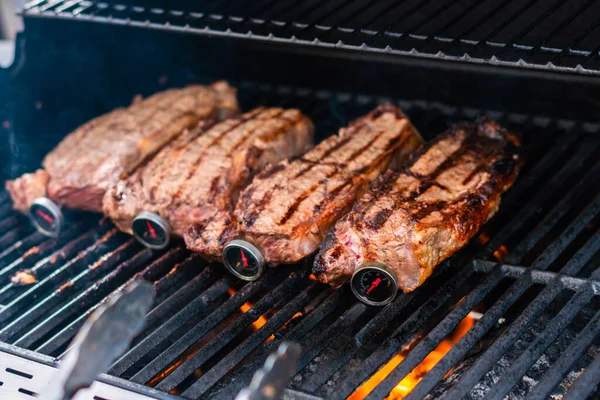 Grillen New York Strip Steak Outdoor Gas Grill — Stockfoto