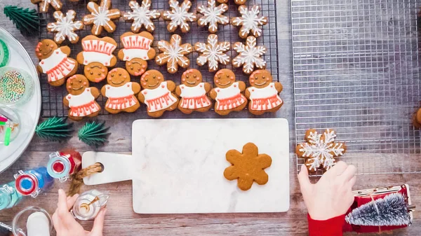 Passo Passo Deitado Decoração Biscoitos Gengibre Com Cereja Real — Fotografia de Stock