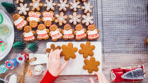 Passo Passo Deitado Decoração Biscoitos Gengibre Com Cereja Real — Fotografia de Stock