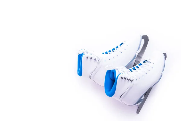 Pose Plate Nouveaux Patins Blancs Sur Fond Blanc — Photo