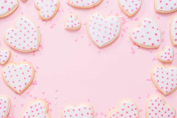 Acostado Galletas Azúcar Forma Corazón Decoradas Con Glaseado Real Para — Foto de Stock