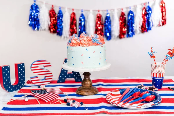 Rood Wit Blauw Ronde Vanille Cake Met Boterroom Glazuur Voor — Stockfoto